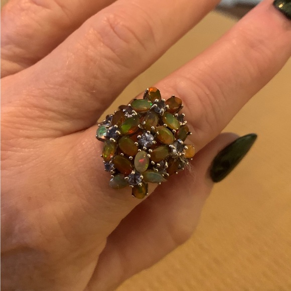 Beautiful Opal Ring. Size 9 - Picture 4 of 12